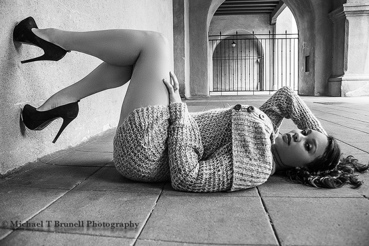 elise_sweater1_bw_lowres