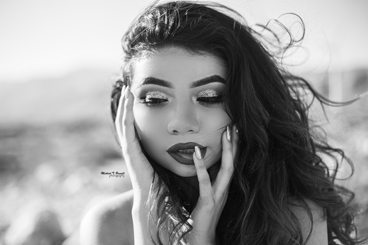 frida_b&w5_lowres