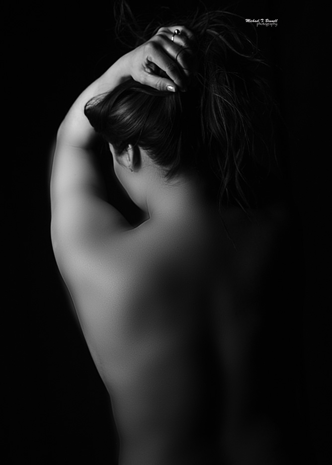 kelley_nude7_b&w_lowres