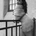 elise_sweater8_bw_highres